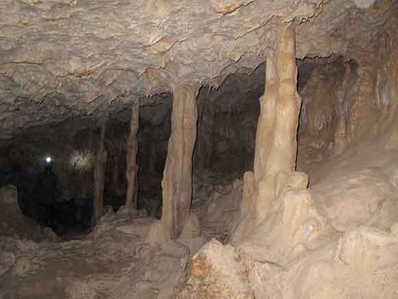 غار درون شیر رومشکان