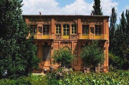 عمارت‌های باغی بروجرد