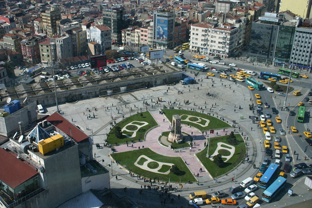میدان تکسیم