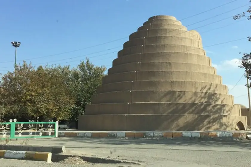 یخدان های دوقلوی سیرجان
