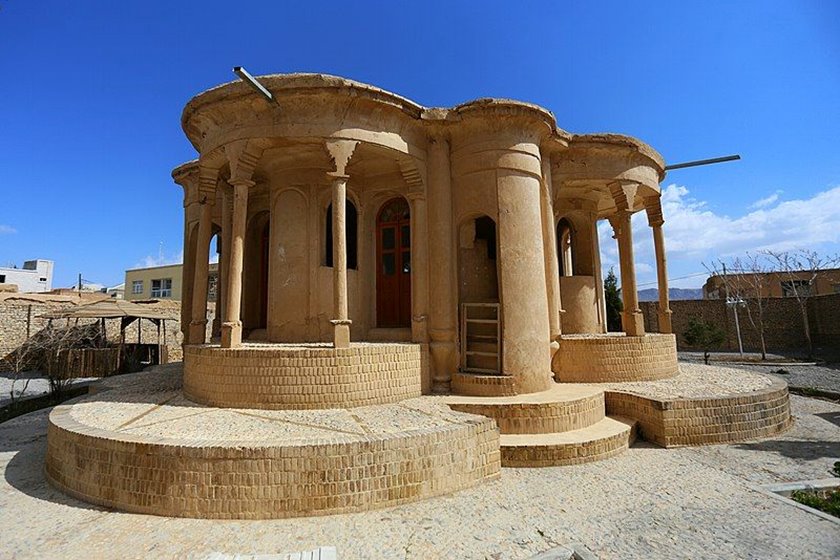 عمارت کلاه فرنگی آباده 