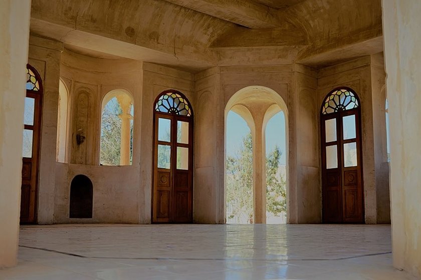 عمارت کلاه فرنگی آباده 