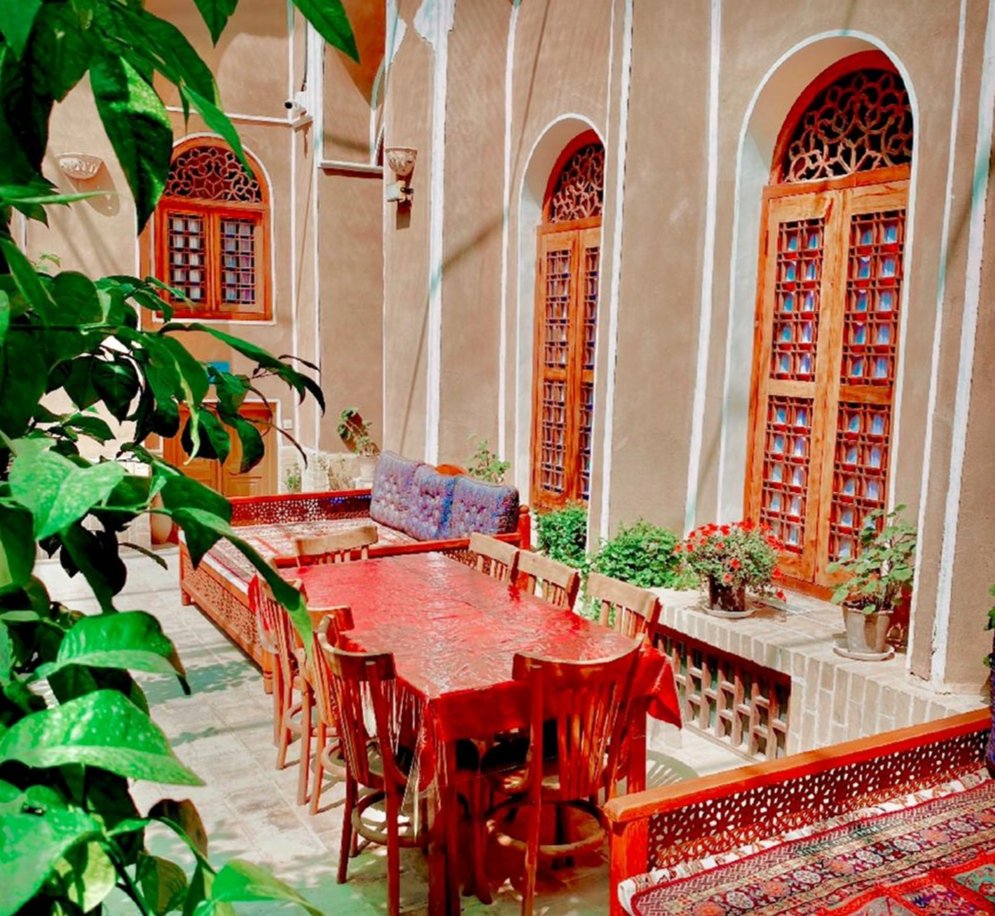 اقامتگاه بومگردی دادمهر یزد