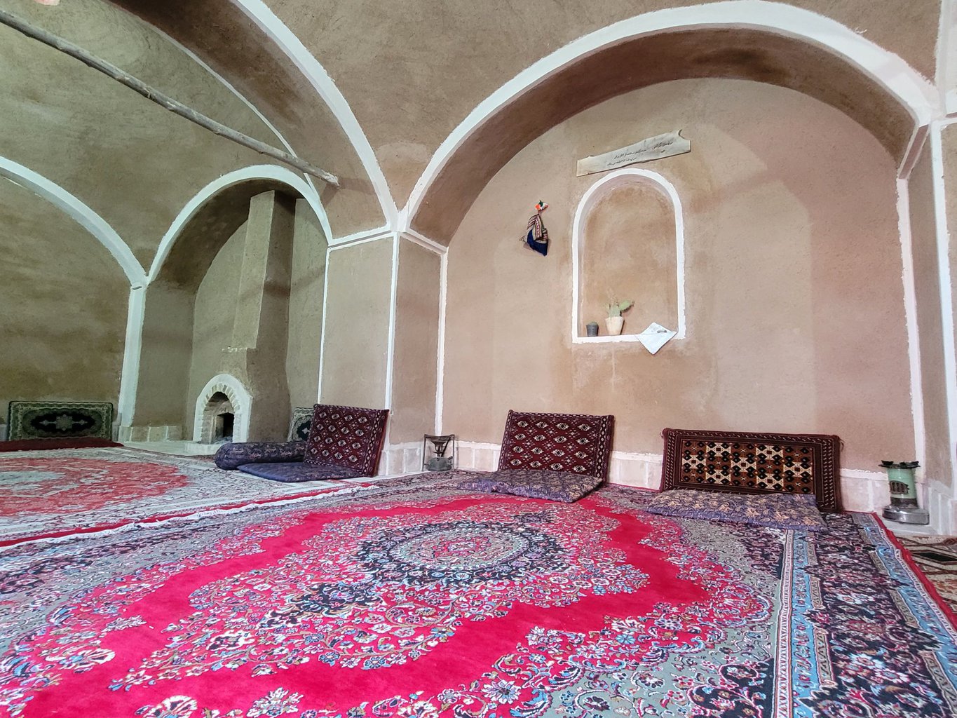 اقامتگاه بومگردی گلناردخت لنگر