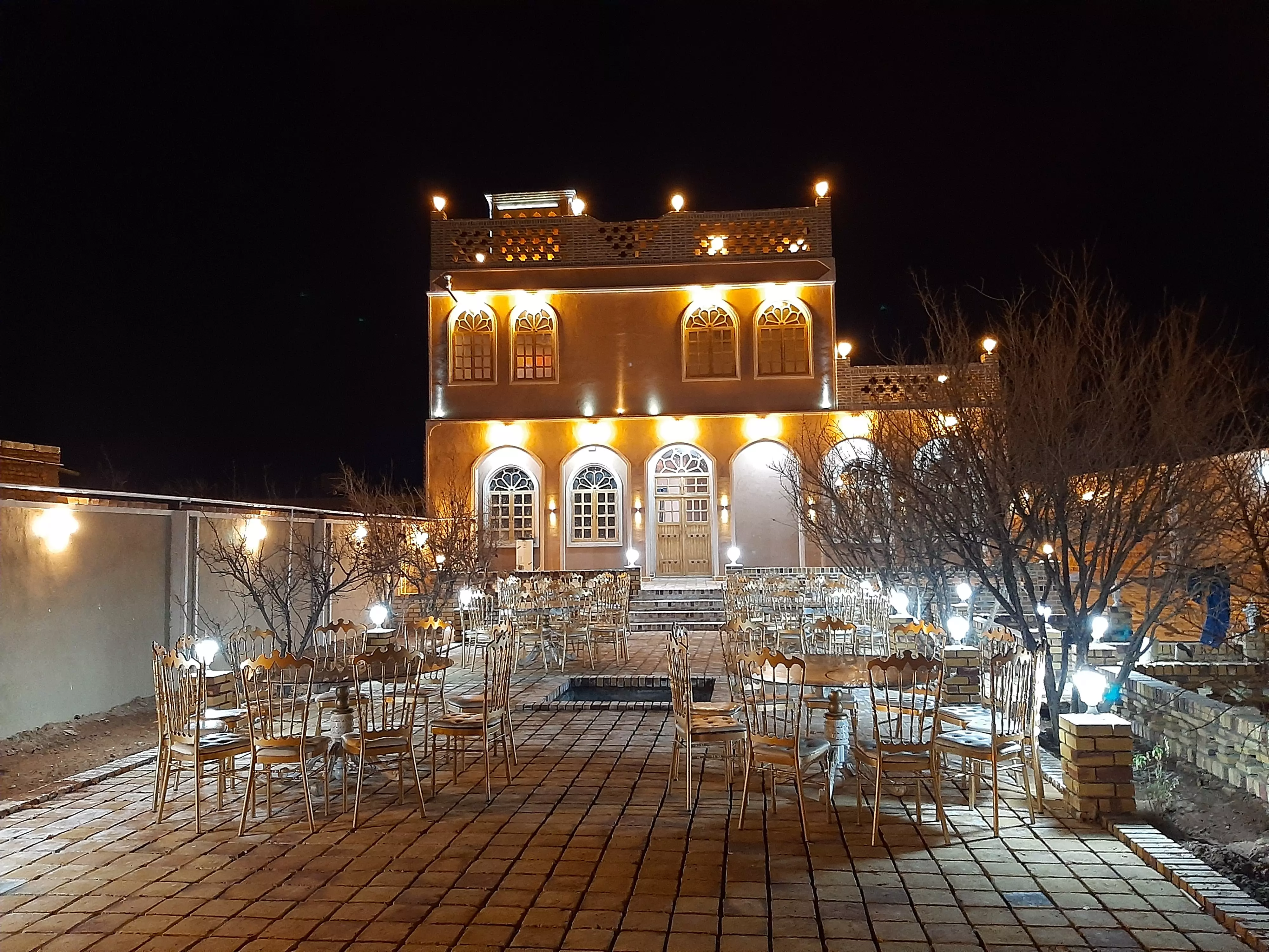 اقامتگاه بومگردی شمس العماره باغستان اقامتگاه بومگردی شمس العماره باغستان