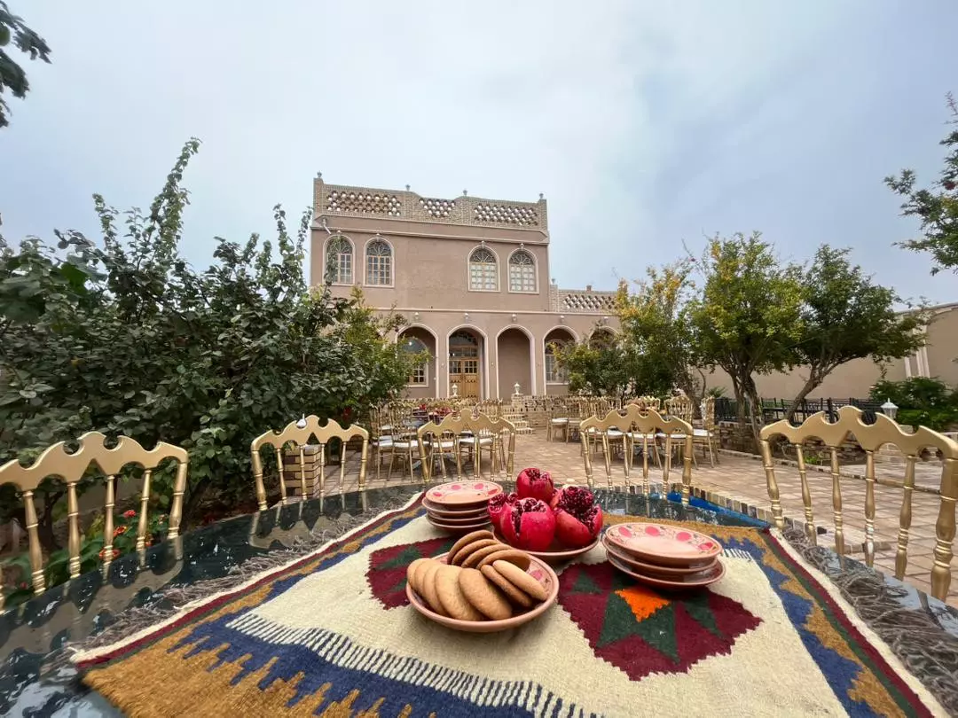 اقامتگاه بومگردی شمس العماره باغستان اقامتگاه بومگردی شمس العماره باغستان