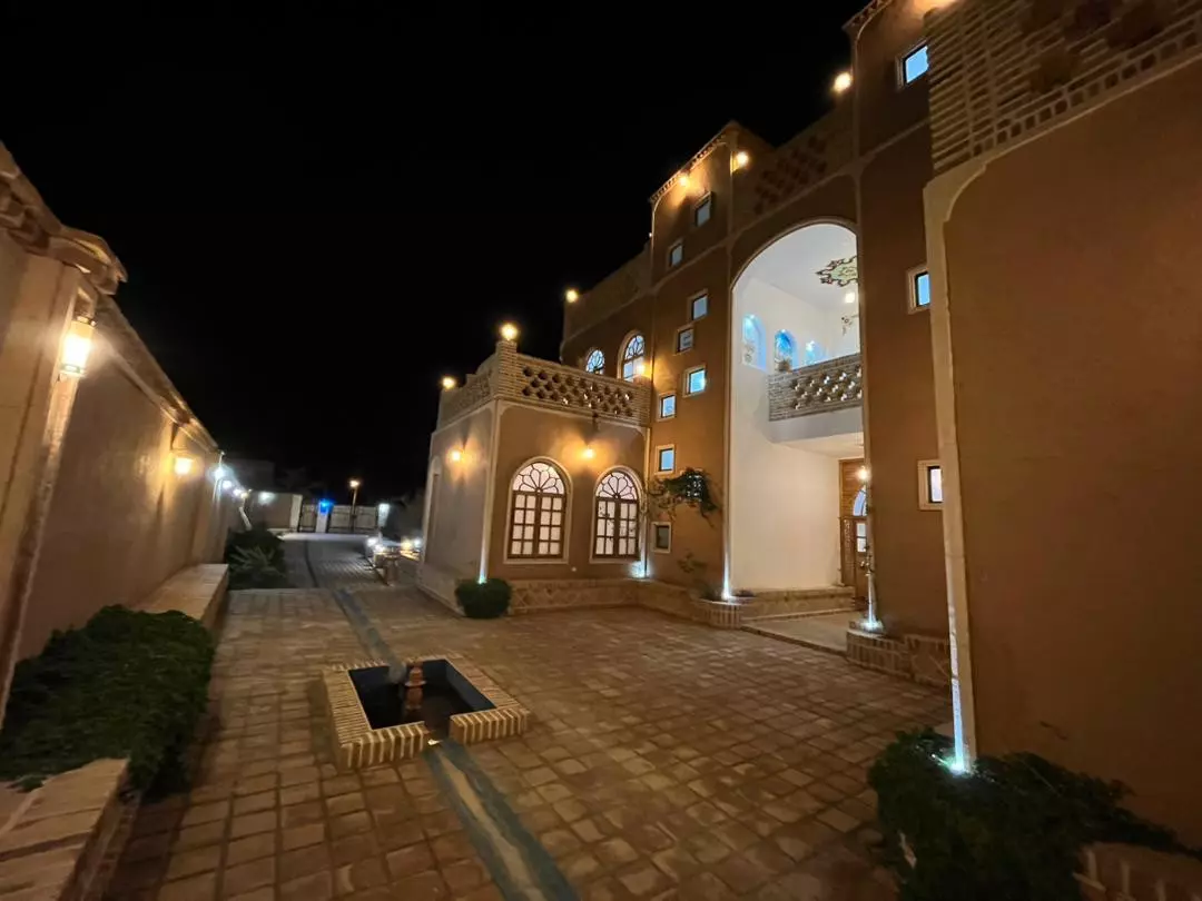 اقامتگاه بومگردی شمس العماره باغستان اقامتگاه بومگردی شمس العماره باغستان