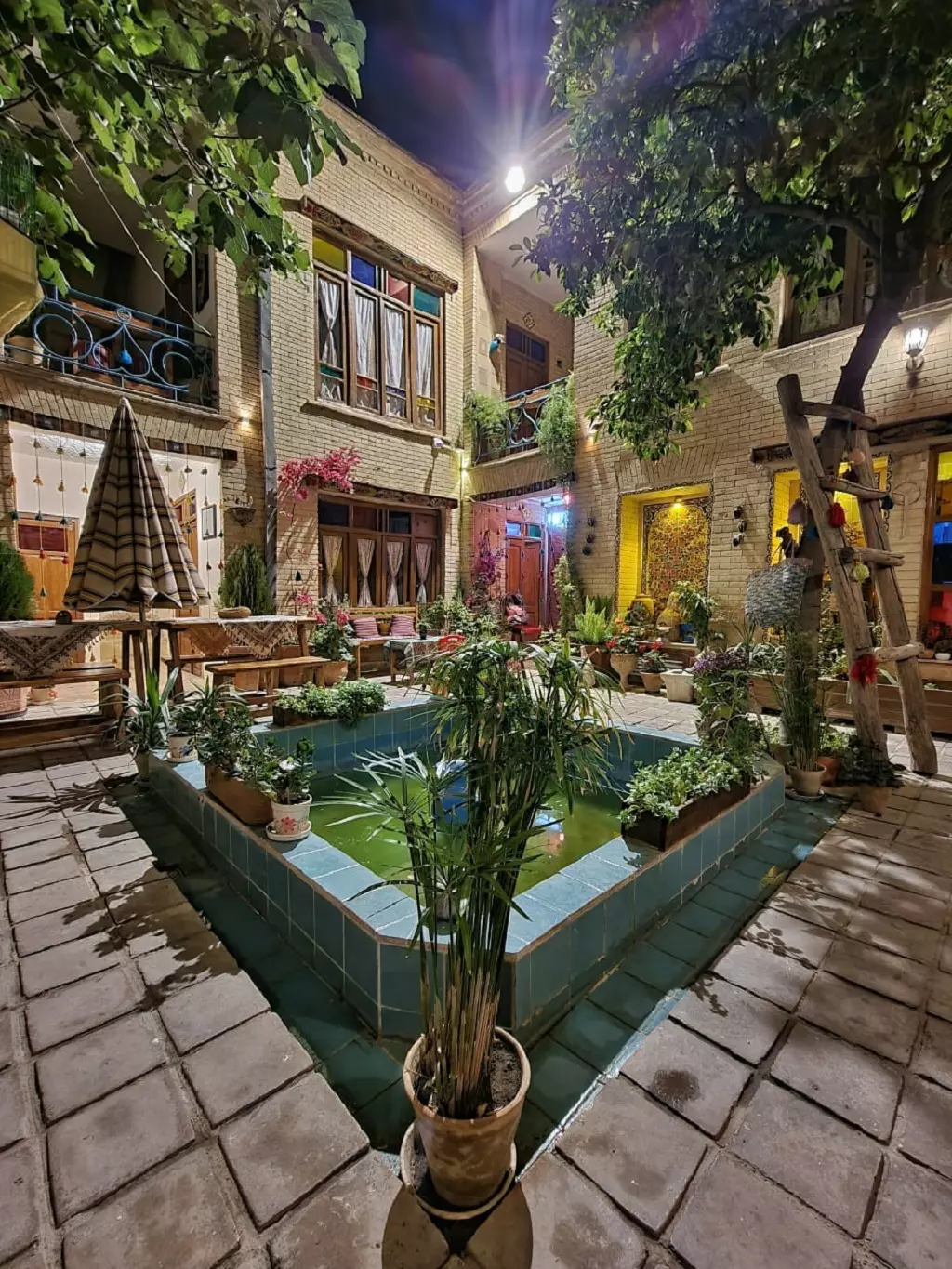 اقامتگاه بومگردی ماه سلطان شیراز اقامتگاه بومگردی ماه سلطان شیراز