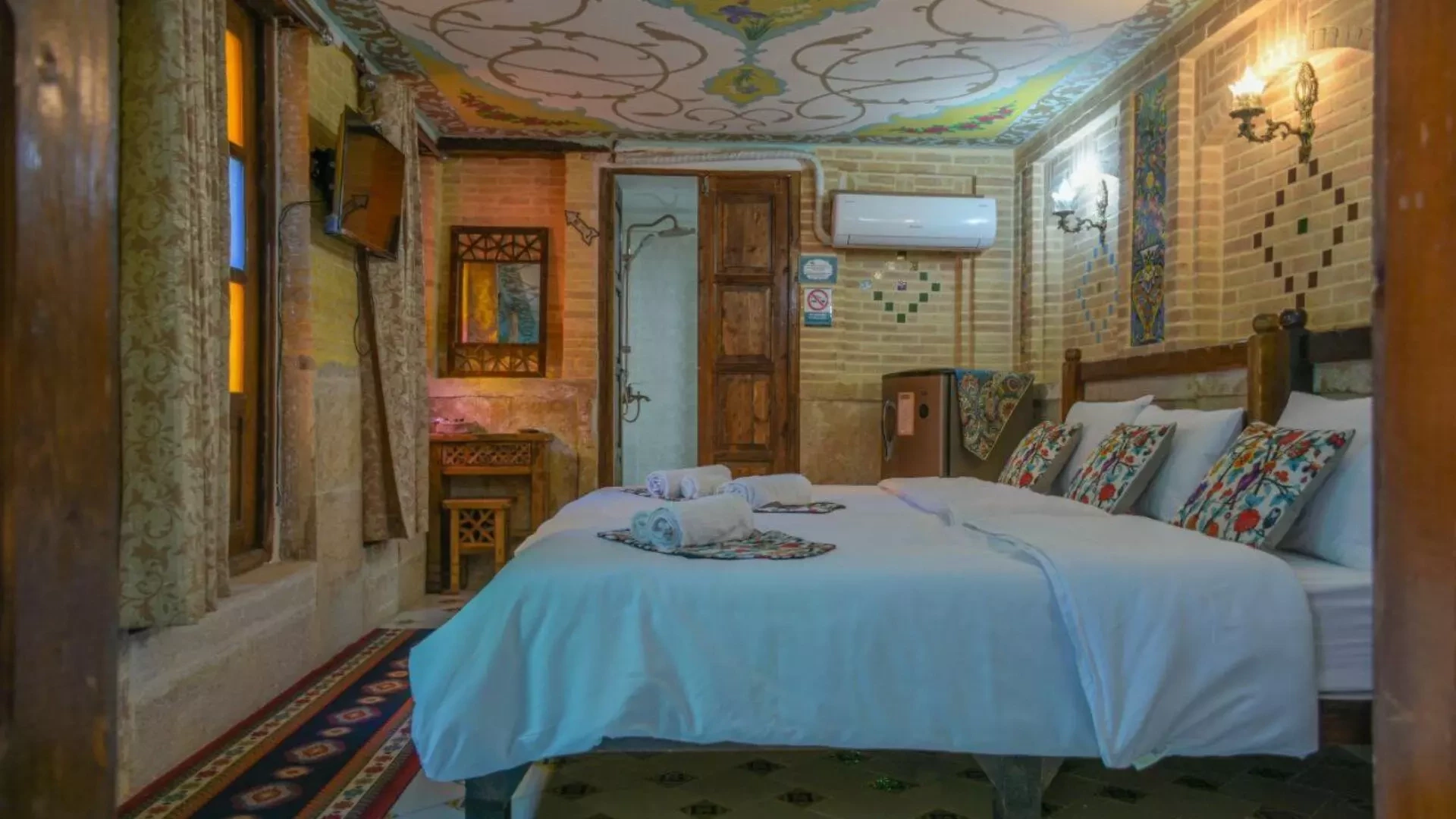 اقامتگاه سنتی تابش شیراز
