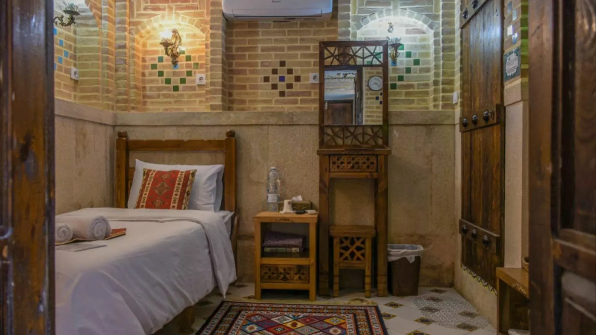 اقامتگاه سنتی تابش شیراز