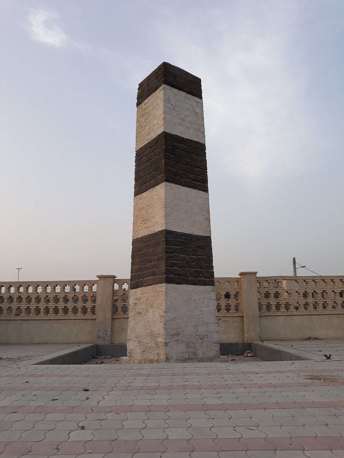 برج سیاه و سفید بندر جاسک برج سیاه و سفید بندر جاسک