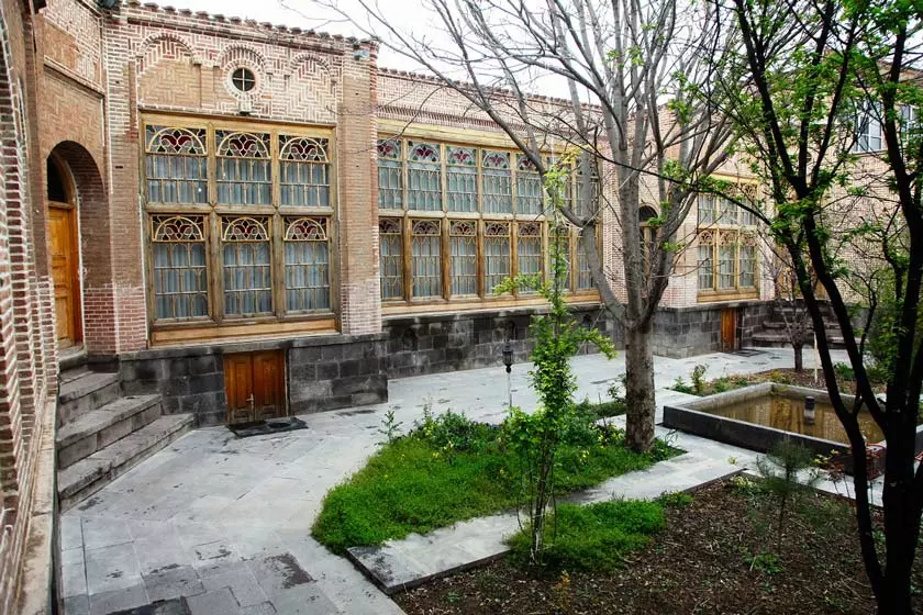 -میرفتاحی عمارت میرفتاحی ، موزه مفاخر دینی