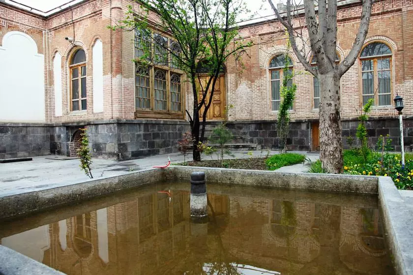 -میرفتاحی1-1 عمارت میرفتاحی ، موزه مفاخر دینی