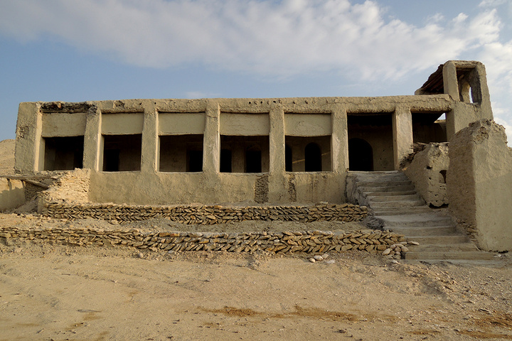 عمارت پنج دری فین