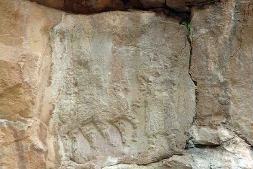 نقش‌ برجسته خنگ کمالوند