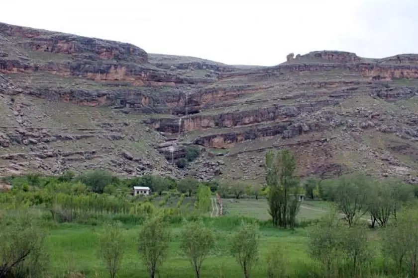 چشمه گول اویز