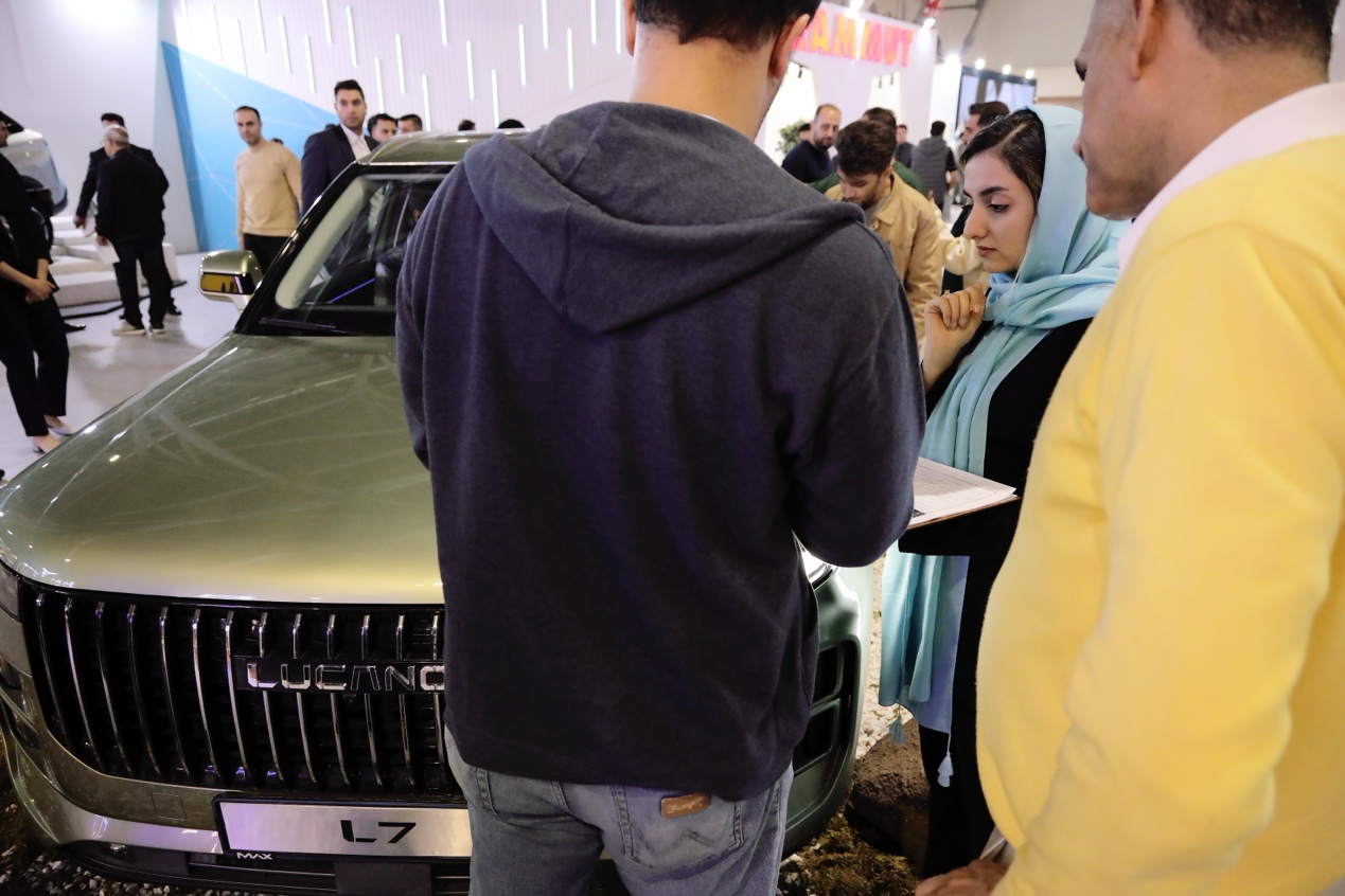 لوکانو در نمایشگاه خودرو اصفهان