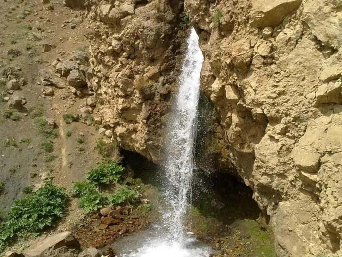 آبشار آینهورزان آبشار آینهورزان