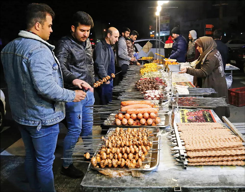 خیابان پیروزی (کبابیهای سیار) خیابان پیروزی (کبابیهای سیار)