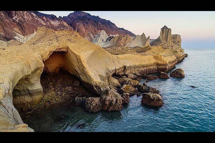 غارهای دریایی جزیره هرمز غارهای دریایی جزیره هرمز