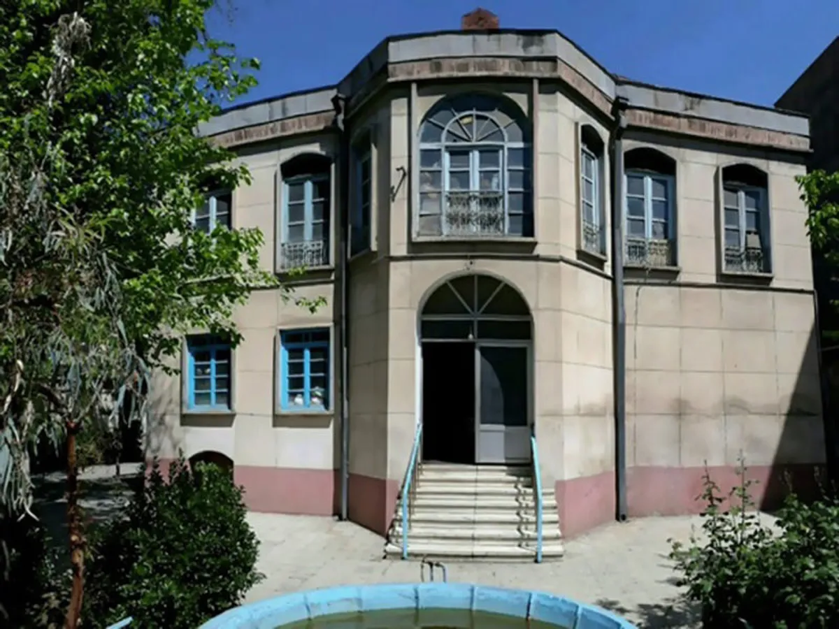 چهارراه ادیان تهران