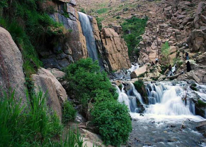 آبشار گنج‌نامه