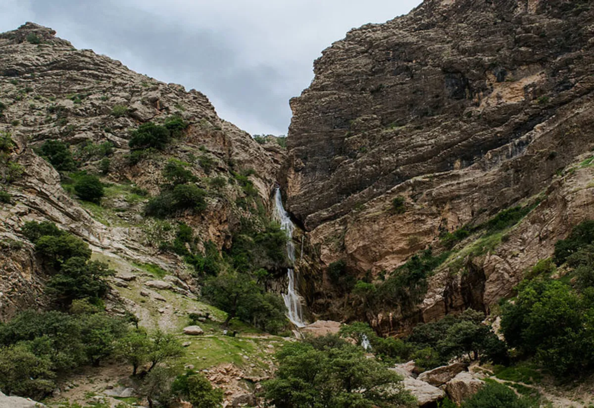 آبشار نوژیان آبشار نوژیان