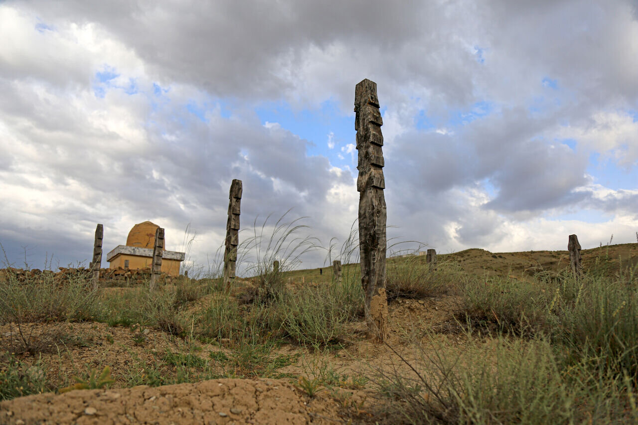 قبرستان چوبی باغلق